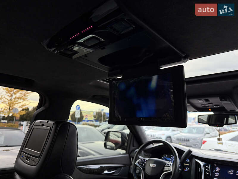 Внедорожник / Кроссовер Cadillac Escalade 2015 в Киеве