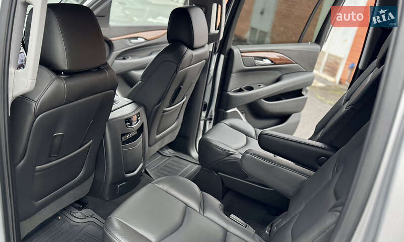 Позашляховик / Кросовер Cadillac Escalade 2016 в Києві фото 28 Позашляховик / Кросовер Cadillac Escalade 2016 в Києві
