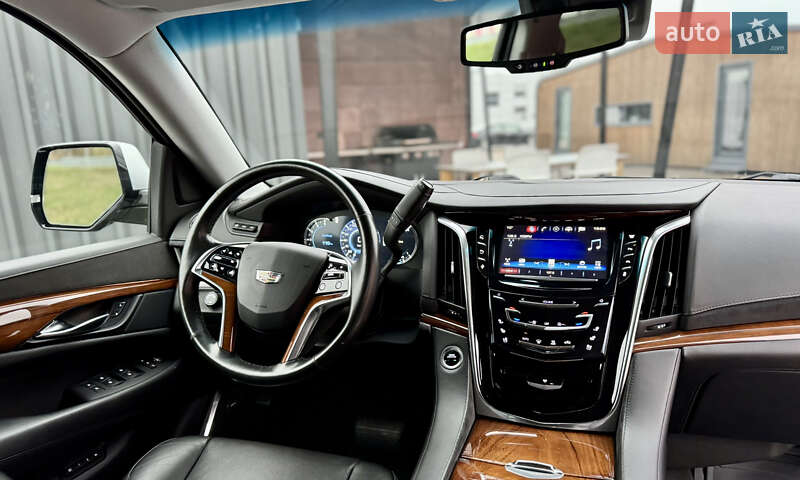 Позашляховик / Кросовер Cadillac Escalade 2016 в Києві фото 39 Позашляховик / Кросовер Cadillac Escalade 2016 в Києві