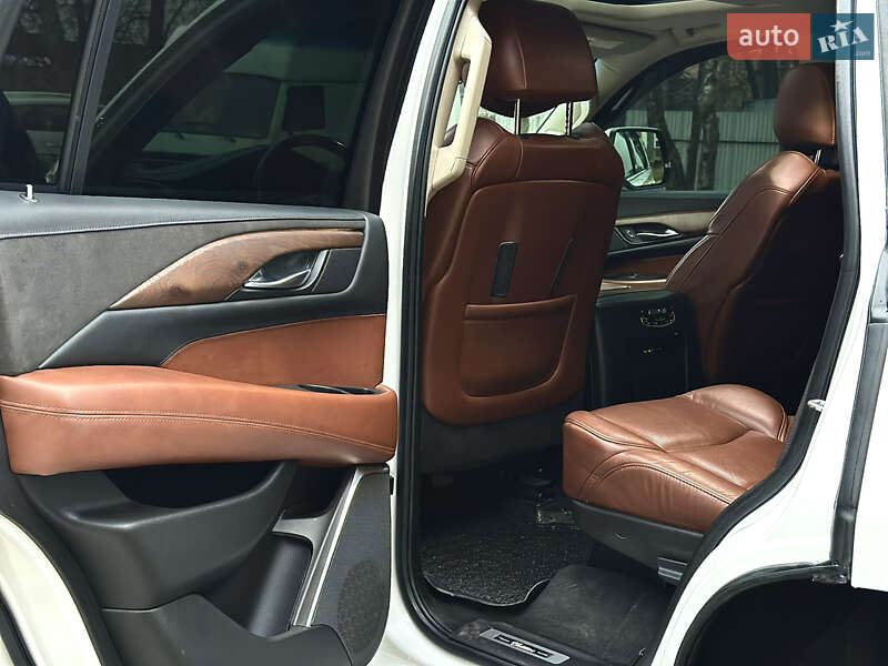 Позашляховик / Кросовер Cadillac Escalade 2016 в Тернополі фото 44 Позашляховик / Кросовер Cadillac Escalade 2016 в Тернополі