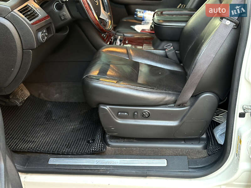 Позашляховик / Кросовер Cadillac Escalade 2013 в Тернополі фото 30 Позашляховик / Кросовер Cadillac Escalade 2013 в Тернополі