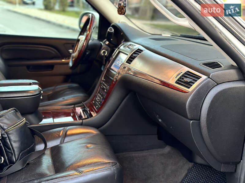 Позашляховик / Кросовер Cadillac Escalade 2013 в Тернополі фото 35 Позашляховик / Кросовер Cadillac Escalade 2013 в Тернополі