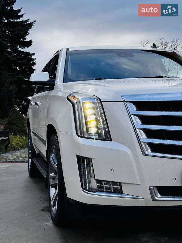 Внедорожник / Кроссовер Cadillac Escalade 2014 в Коростене