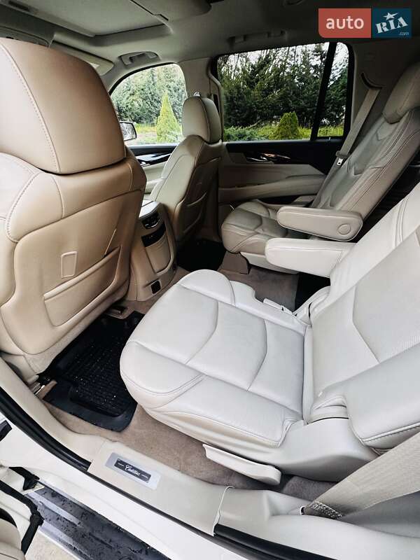 Внедорожник / Кроссовер Cadillac Escalade 2014 в Коростене