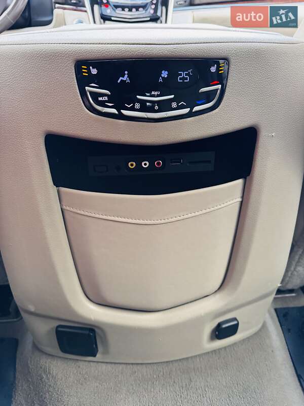 Внедорожник / Кроссовер Cadillac Escalade 2014 в Коростене