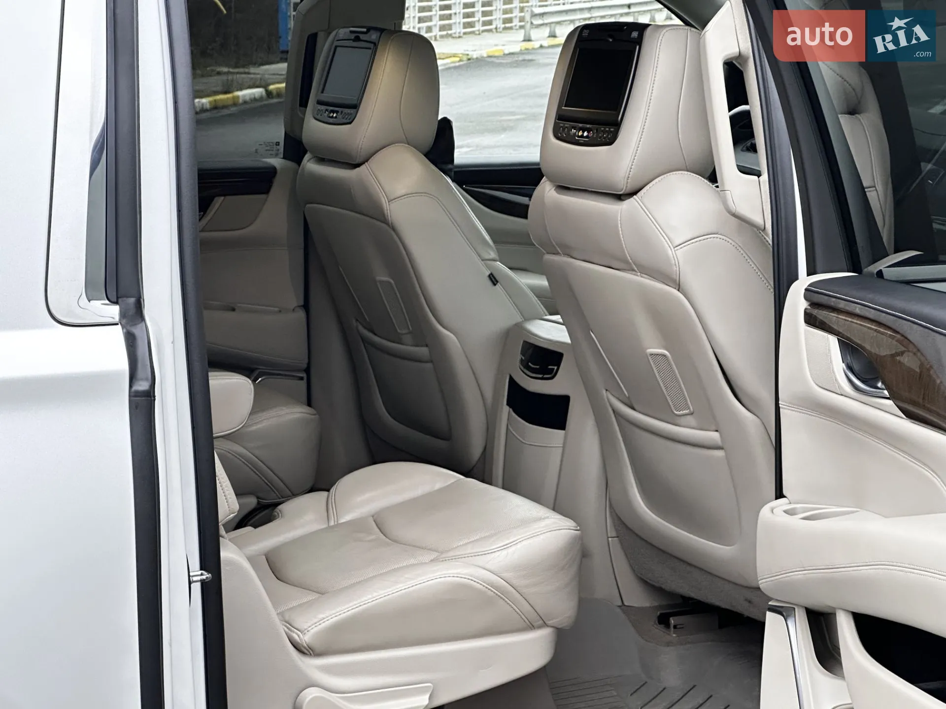 2018 Cadillac Escalade - мініатюра 19