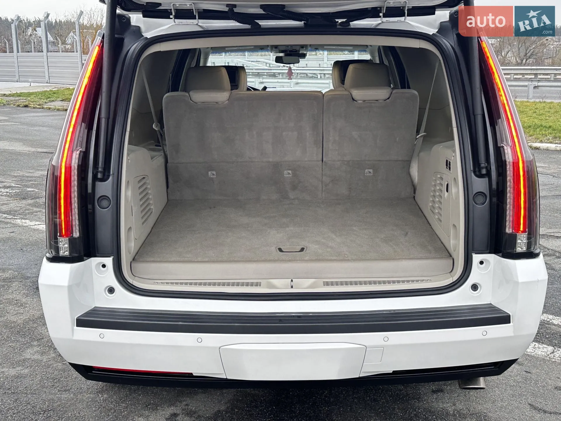 2018 Cadillac Escalade - мініатюра 29