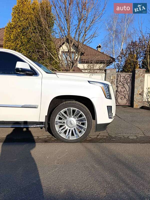 Позашляховик / Кросовер Cadillac Escalade 2019 в Вінниці