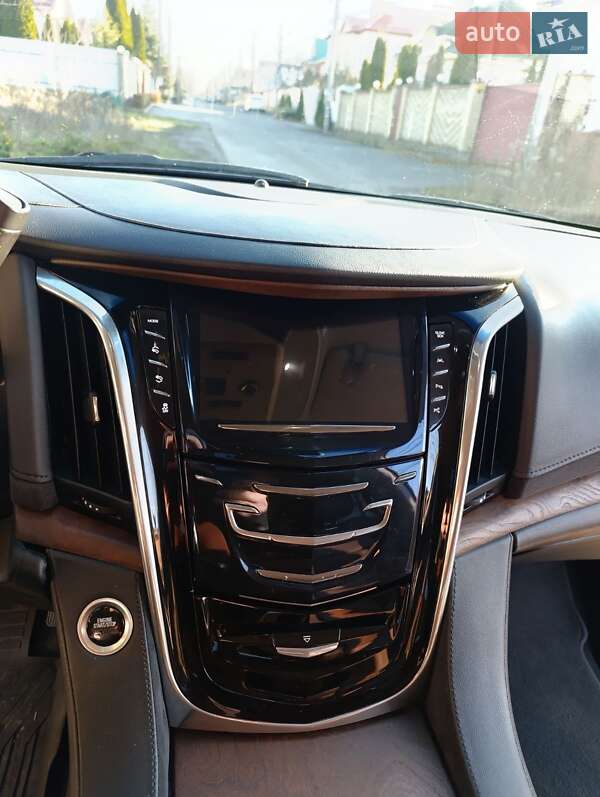 Позашляховик / Кросовер Cadillac Escalade 2019 в Вінниці