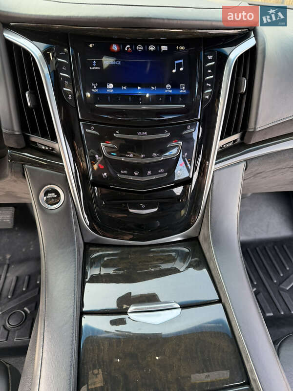 Внедорожник / Кроссовер Cadillac Escalade 2018 в Кривом Роге