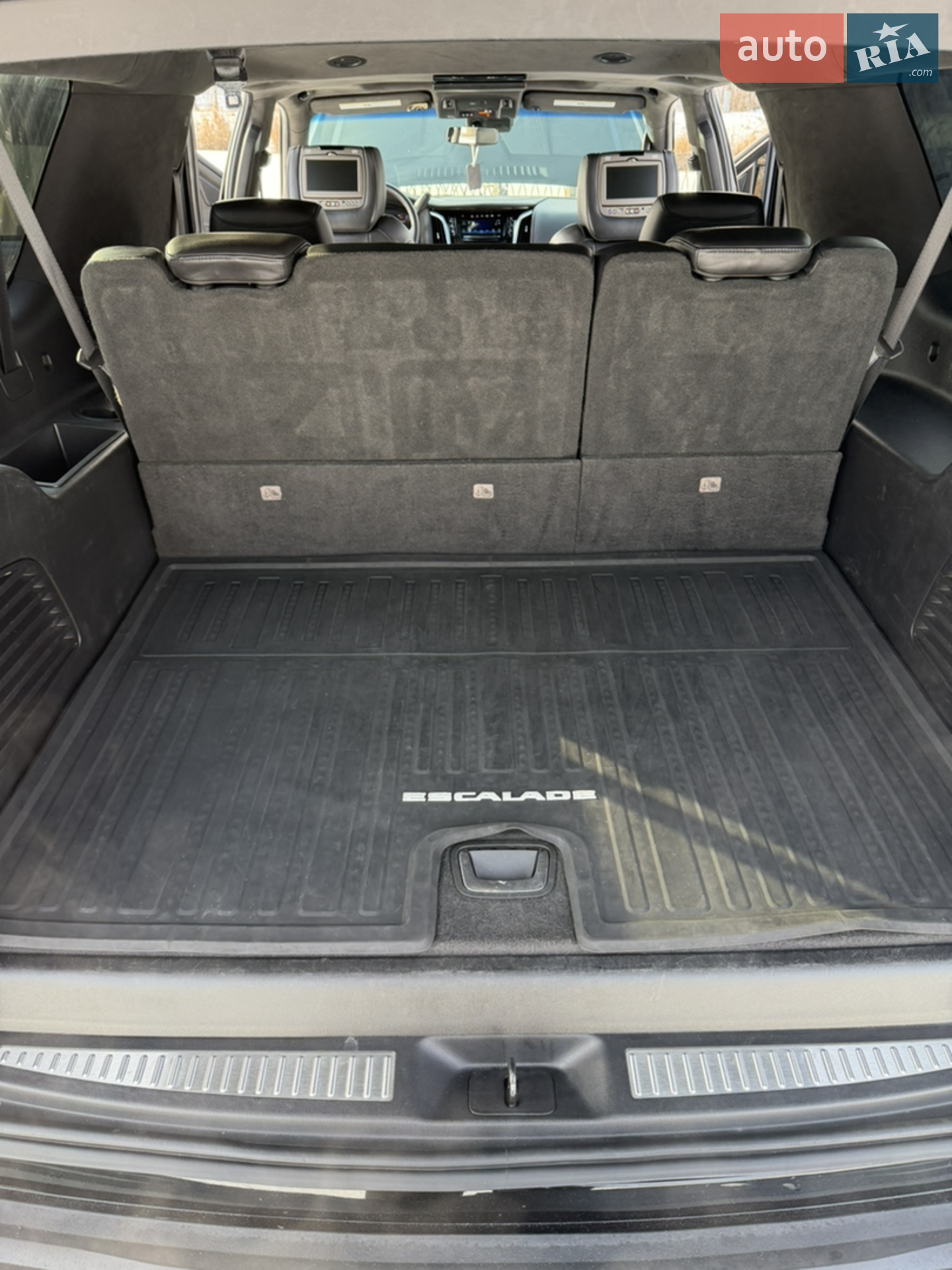 2018 Cadillac Escalade - мініатюра 21