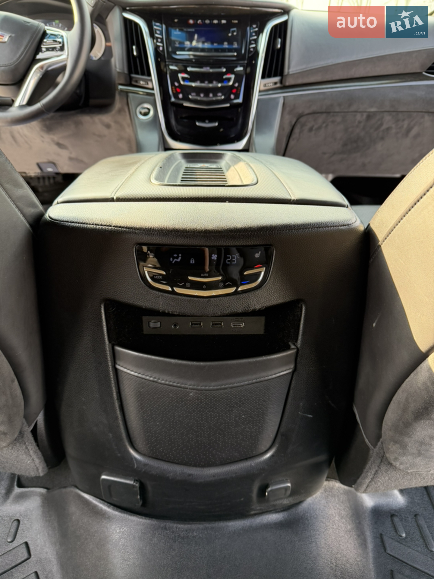 2018 Cadillac Escalade - мініатюра 27