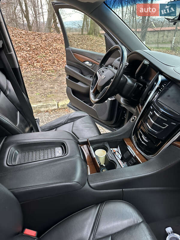 Внедорожник / Кроссовер Cadillac Escalade 2018 в Черновцах