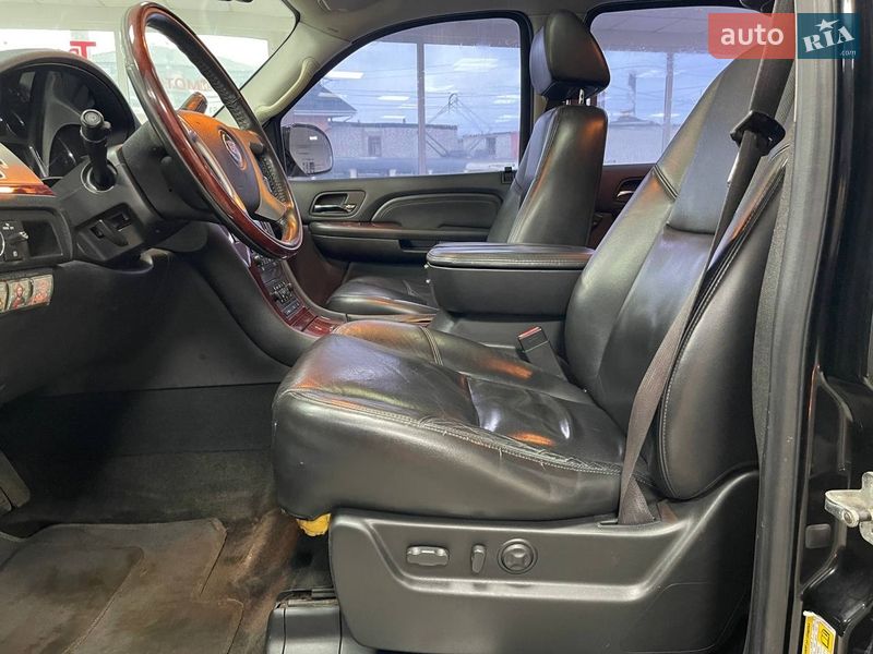 Внедорожник / Кроссовер Cadillac Escalade 2008 в Киеве фото 18 Внедорожник / Кроссовер Cadillac Escalade 2008 в Киеве