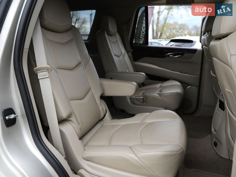 Позашляховик / Кросовер Cadillac Escalade 2014 в Харкові