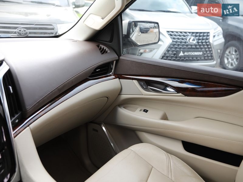 Позашляховик / Кросовер Cadillac Escalade 2014 в Харкові