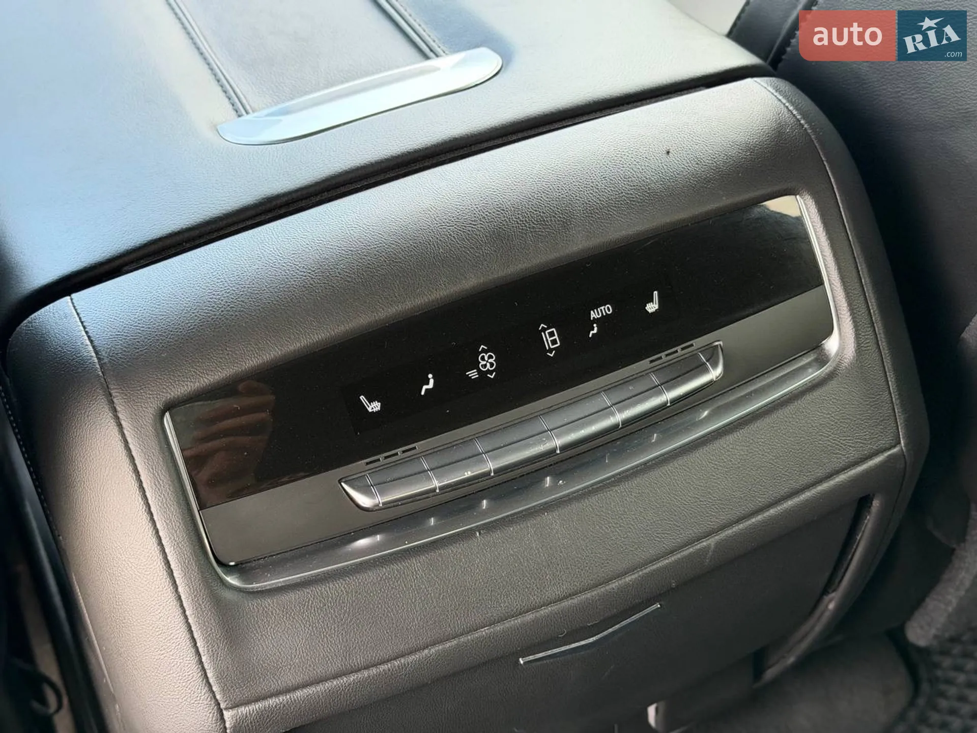 2021 Cadillac Escalade - мініатюра 12