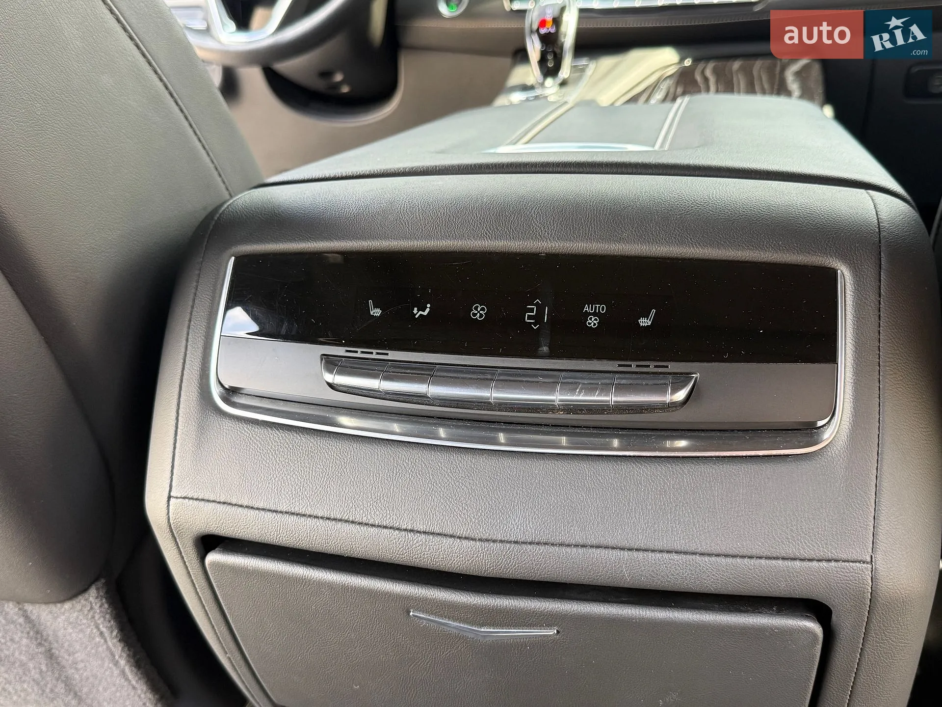 2021 Cadillac Escalade - мініатюра 27