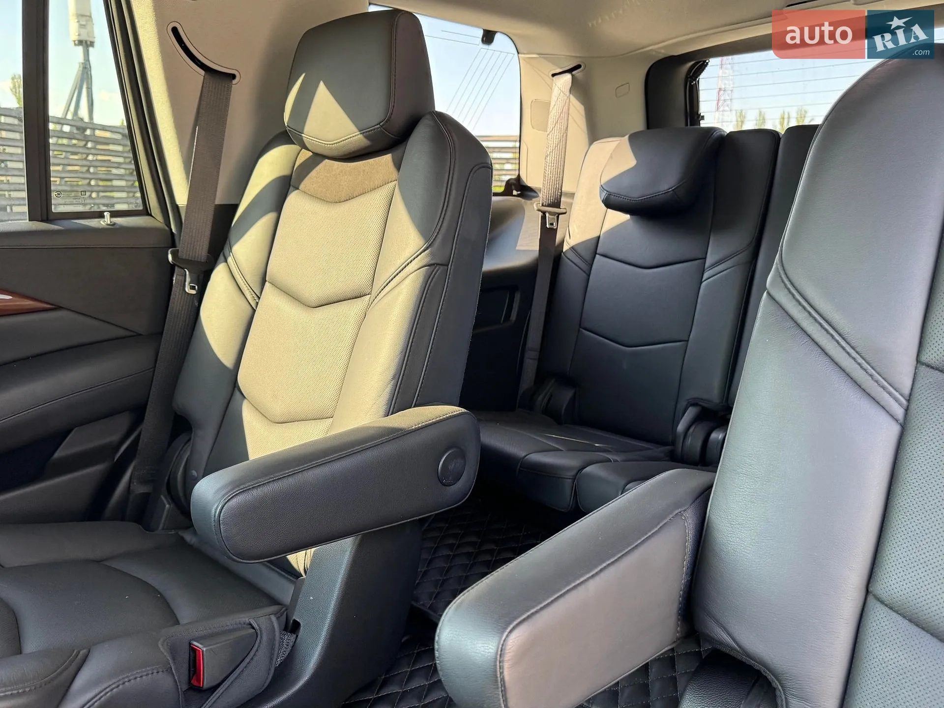2018 Cadillac Escalade - мініатюра 13