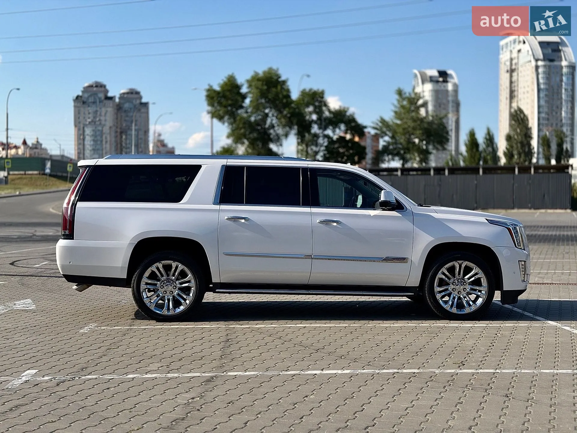 2018 Cadillac Escalade - мініатюра 13