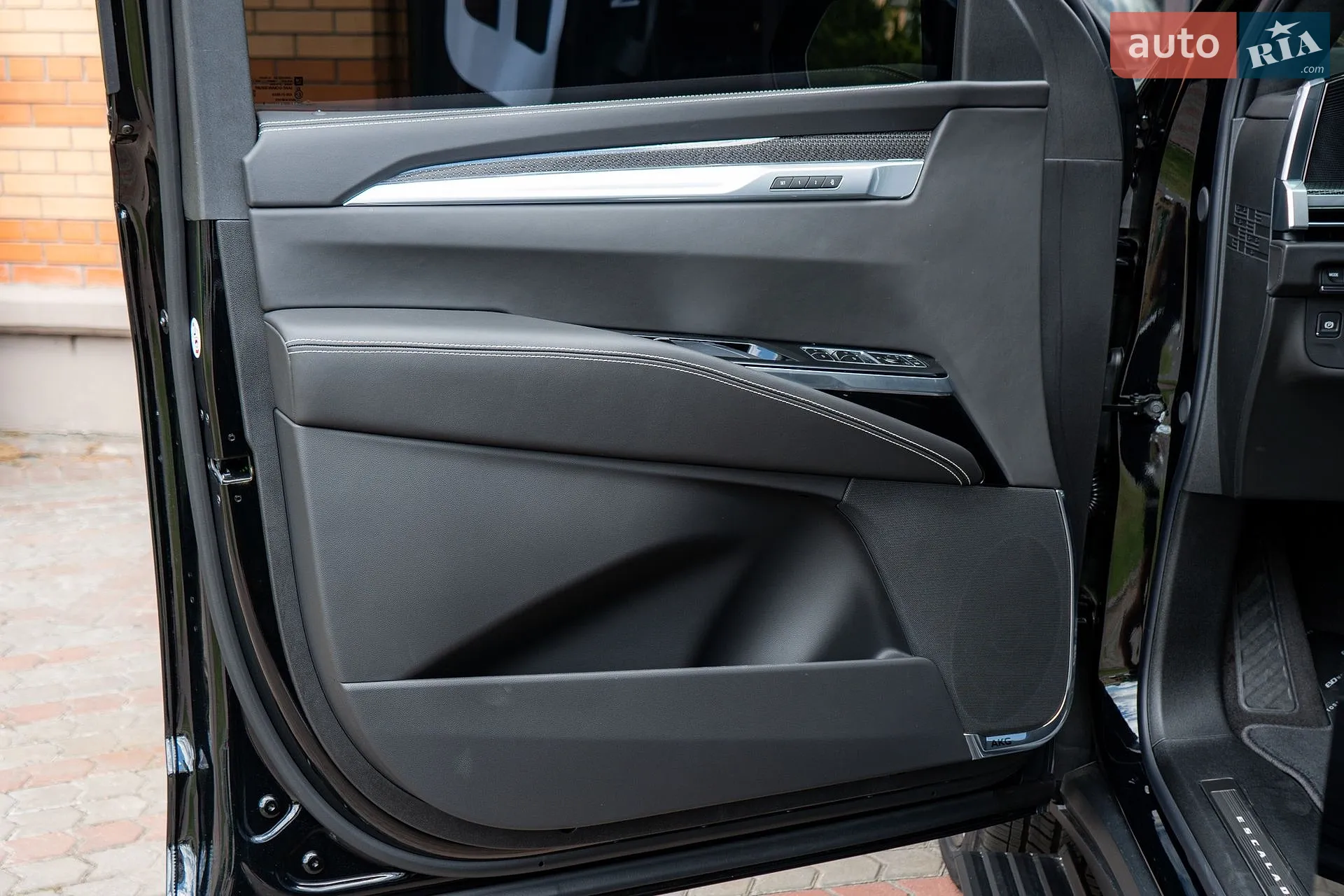 2026 Cadillac Escalade - мініатюра 31