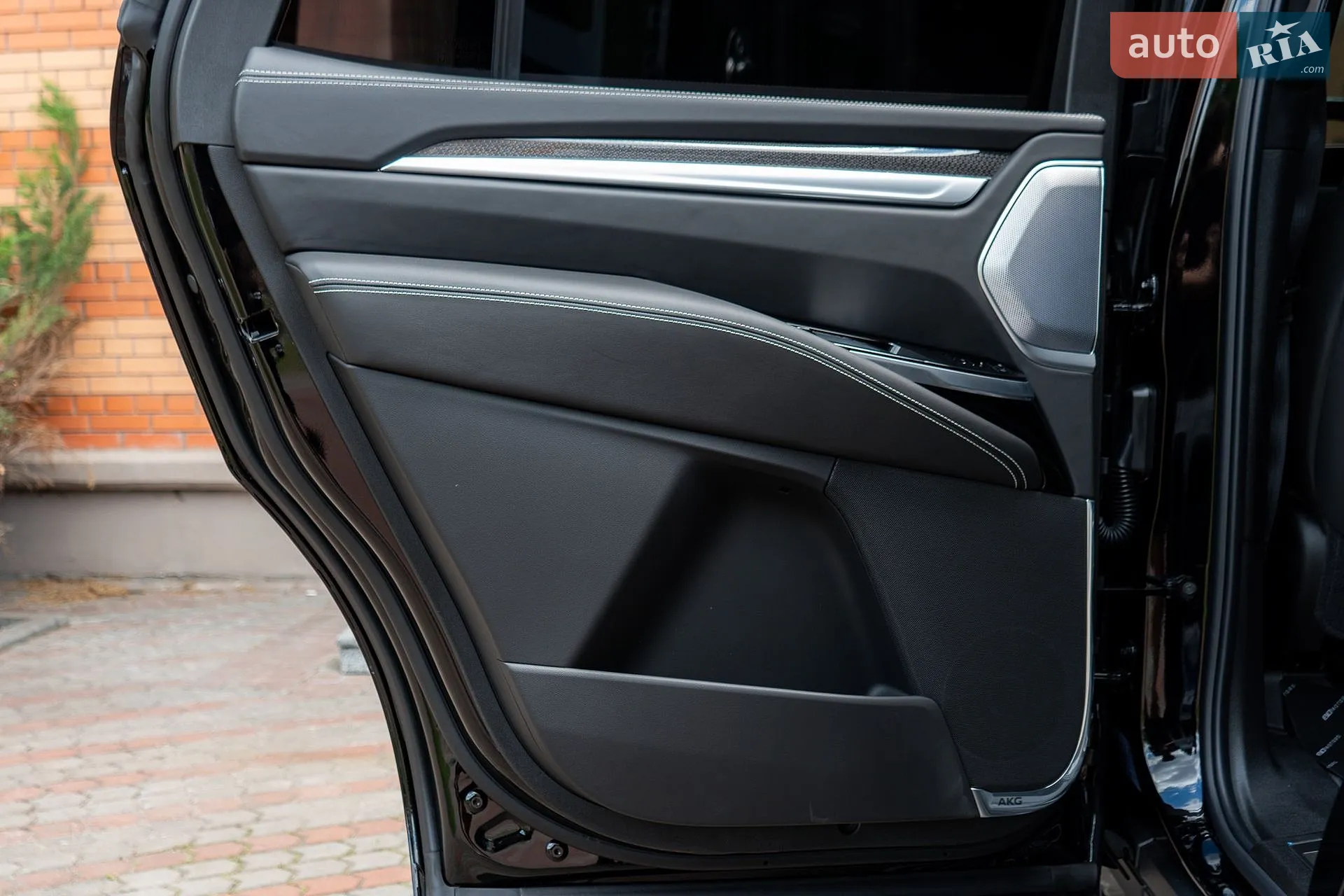2026 Cadillac Escalade - мініатюра 57