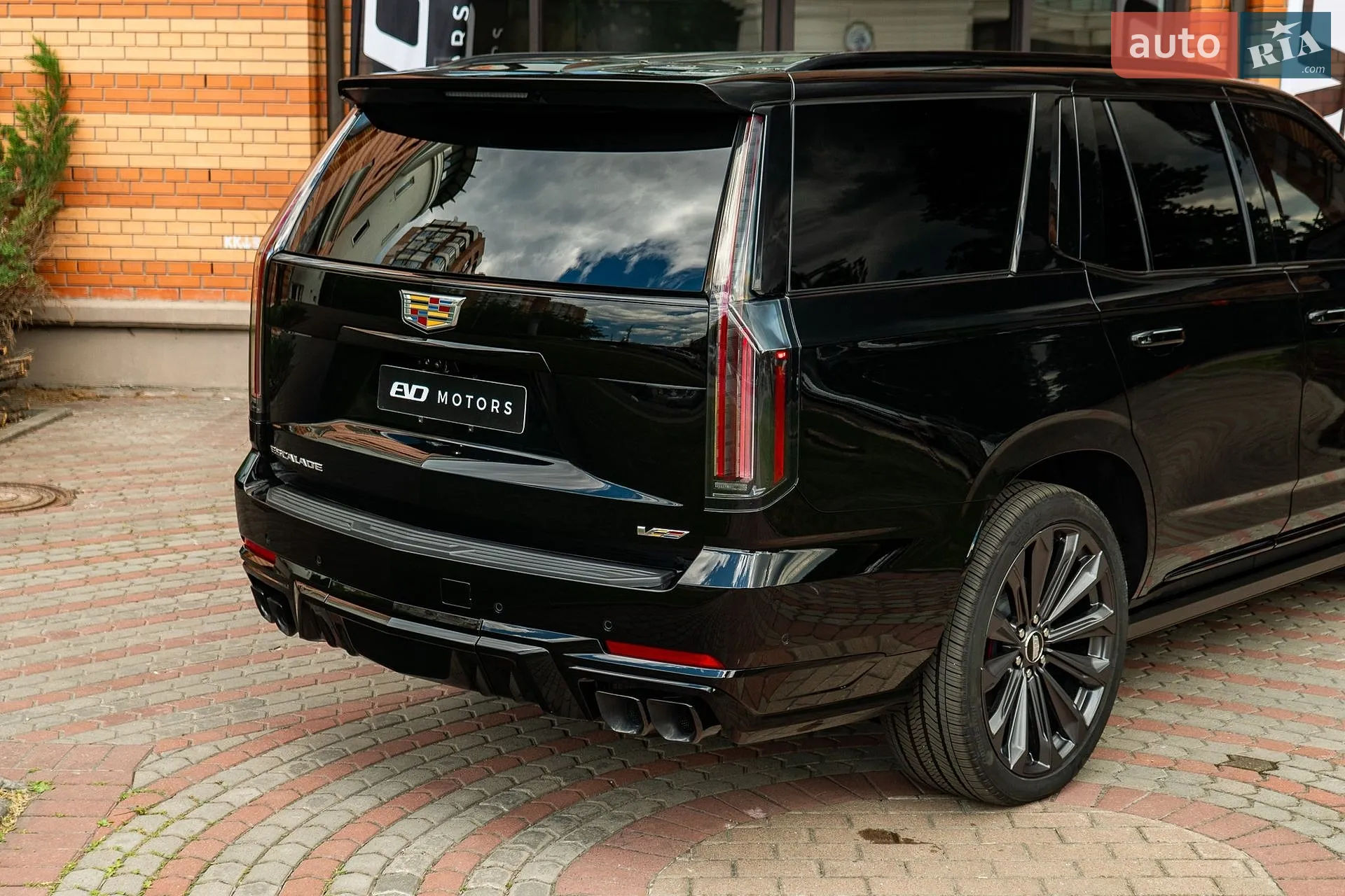2026 Cadillac Escalade - мініатюра 18