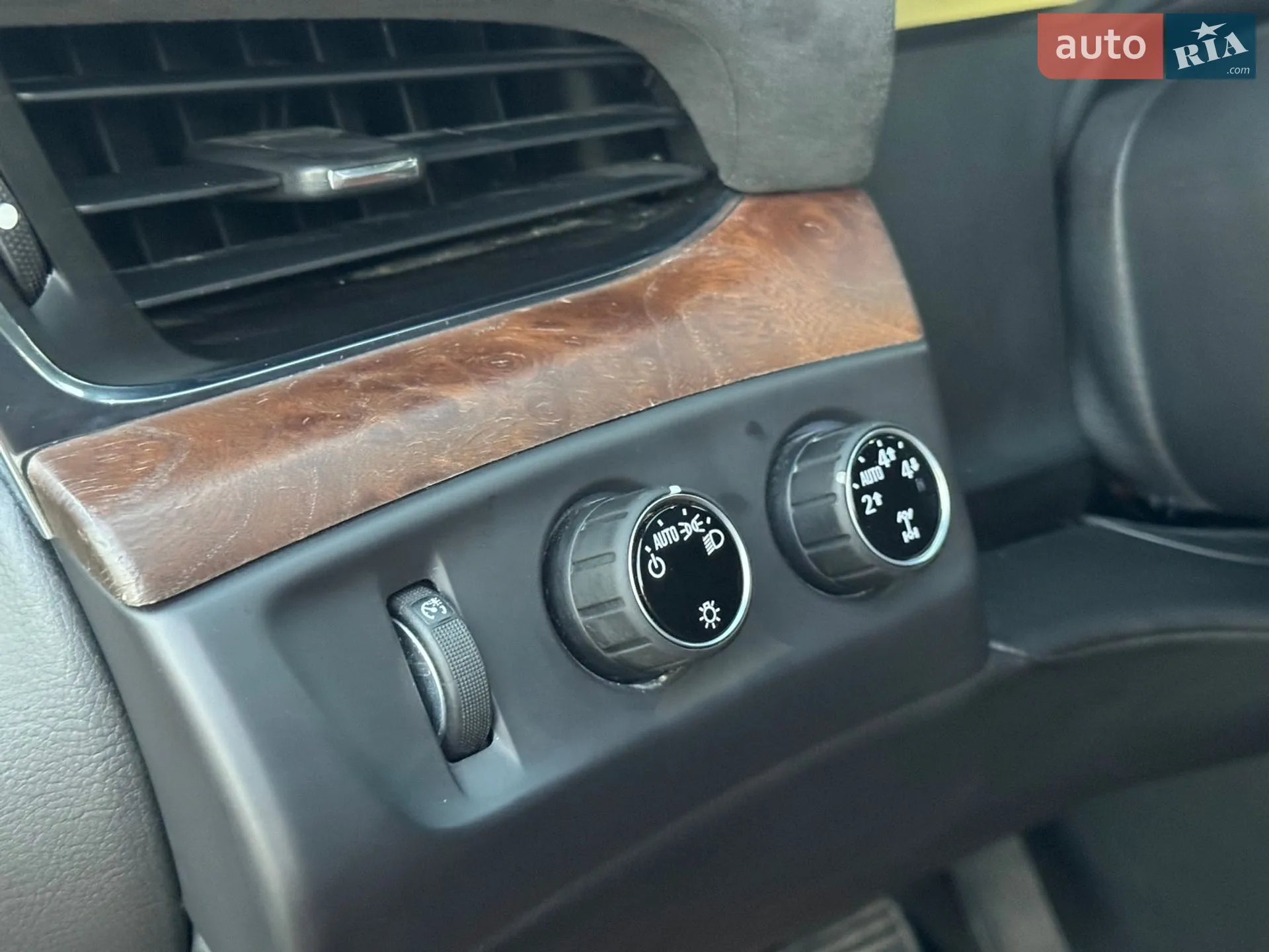 2015 Cadillac Escalade - мініатюра 37