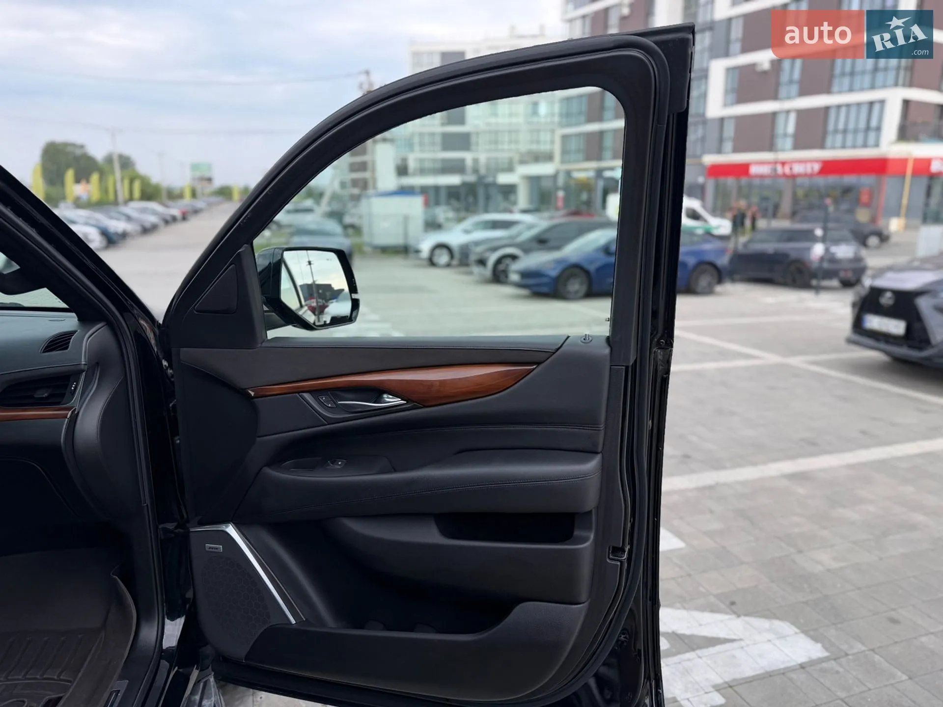 2017 Cadillac Escalade - мініатюра 31