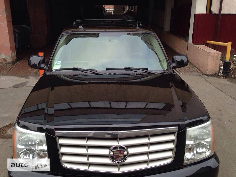 Внедорожник / Кроссовер Cadillac Escalade 2004 в Киеве