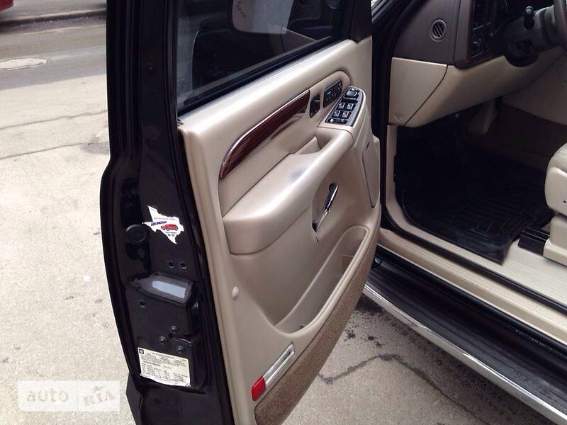 Внедорожник / Кроссовер Cadillac Escalade 2004 в Киеве