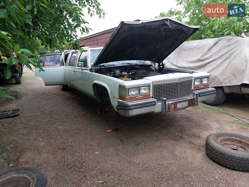 Лімузин Cadillac Fleetwood 1988 в Києві