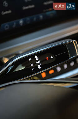 Внедорожник / Кроссовер Cadillac Lyriq 2023 в 