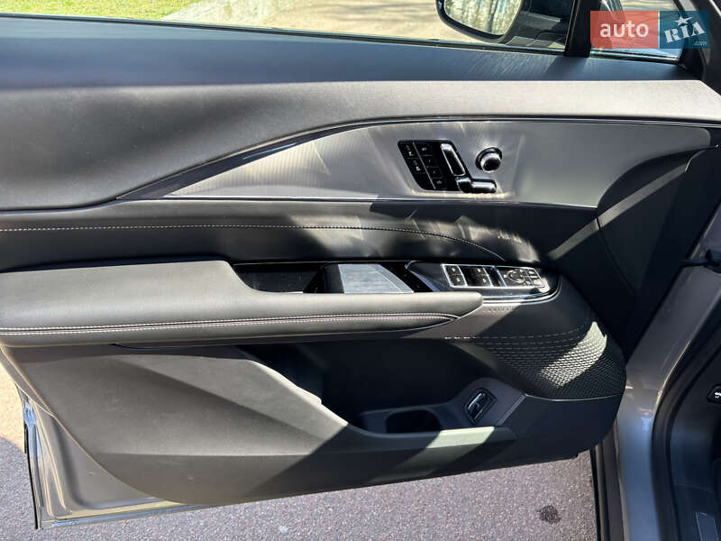 Внедорожник / Кроссовер Cadillac Lyriq 2023 в Житомире