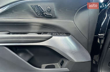 Внедорожник / Кроссовер Cadillac Lyriq 2024 в 