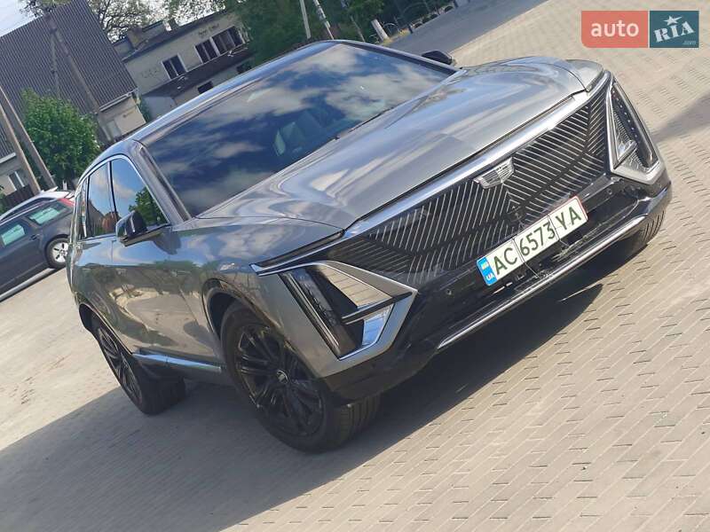 Фастбэк Cadillac Lyriq 2023 в 