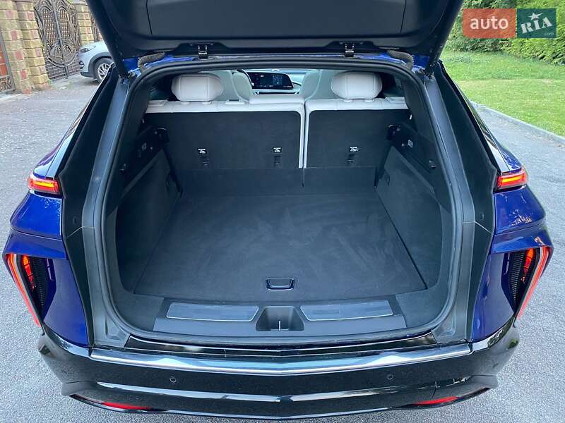 Внедорожник / Кроссовер Cadillac Lyriq 2023 в Ровно