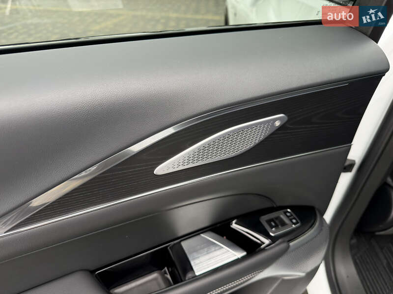 Лифтбек Cadillac Lyriq 2024 в Львове