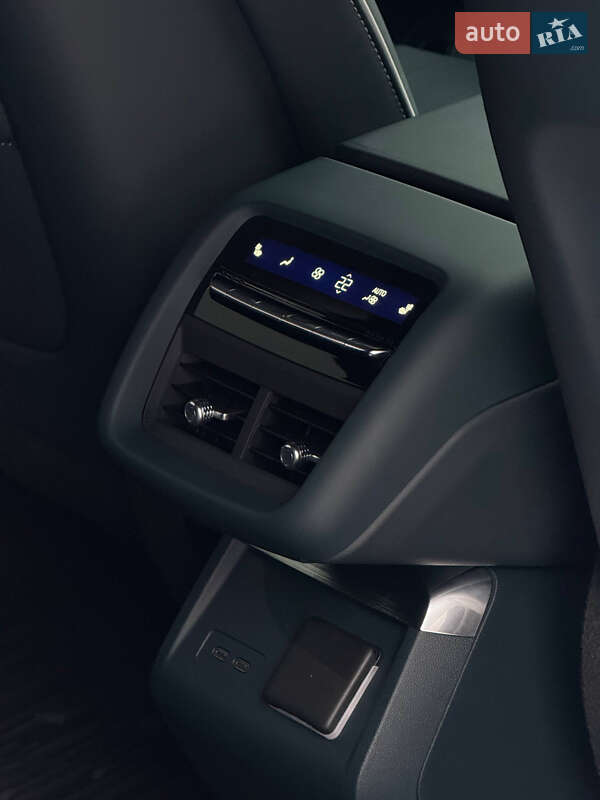 Позашляховик / Кросовер Cadillac Lyriq 2024 в Чернівцях фото 16 Позашляховик / Кросовер Cadillac Lyriq 2024 в Чернівцях