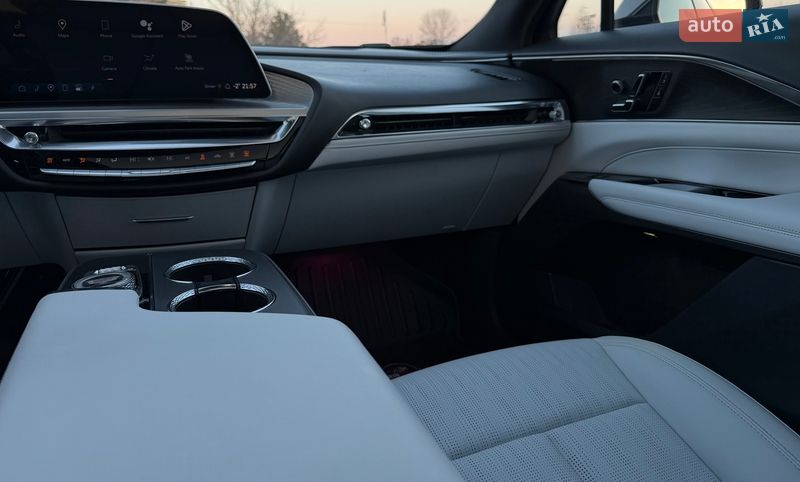 Внедорожник / Кроссовер Cadillac Lyriq 2023 в Харькове