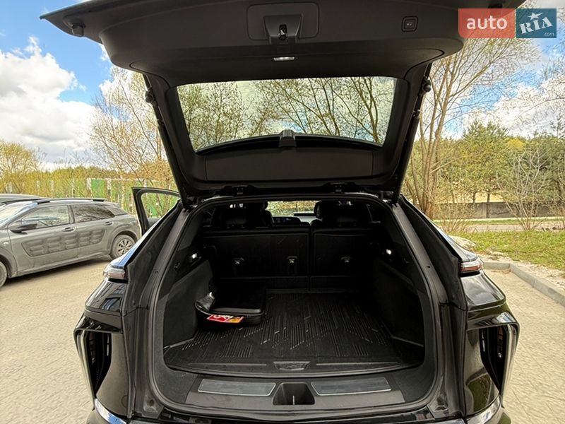 Внедорожник / Кроссовер Cadillac Lyriq 2024 в Новояворовске