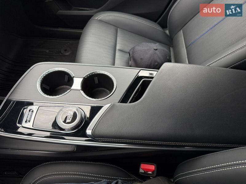 Внедорожник / Кроссовер Cadillac Lyriq 2024 в Новояворовске