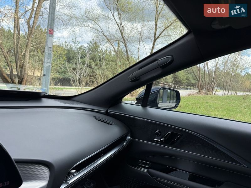 Внедорожник / Кроссовер Cadillac Lyriq 2024 в Новояворовске