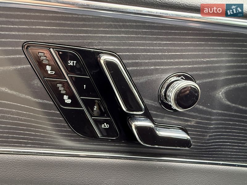 Внедорожник / Кроссовер Cadillac Lyriq 2024 в Новояворовске