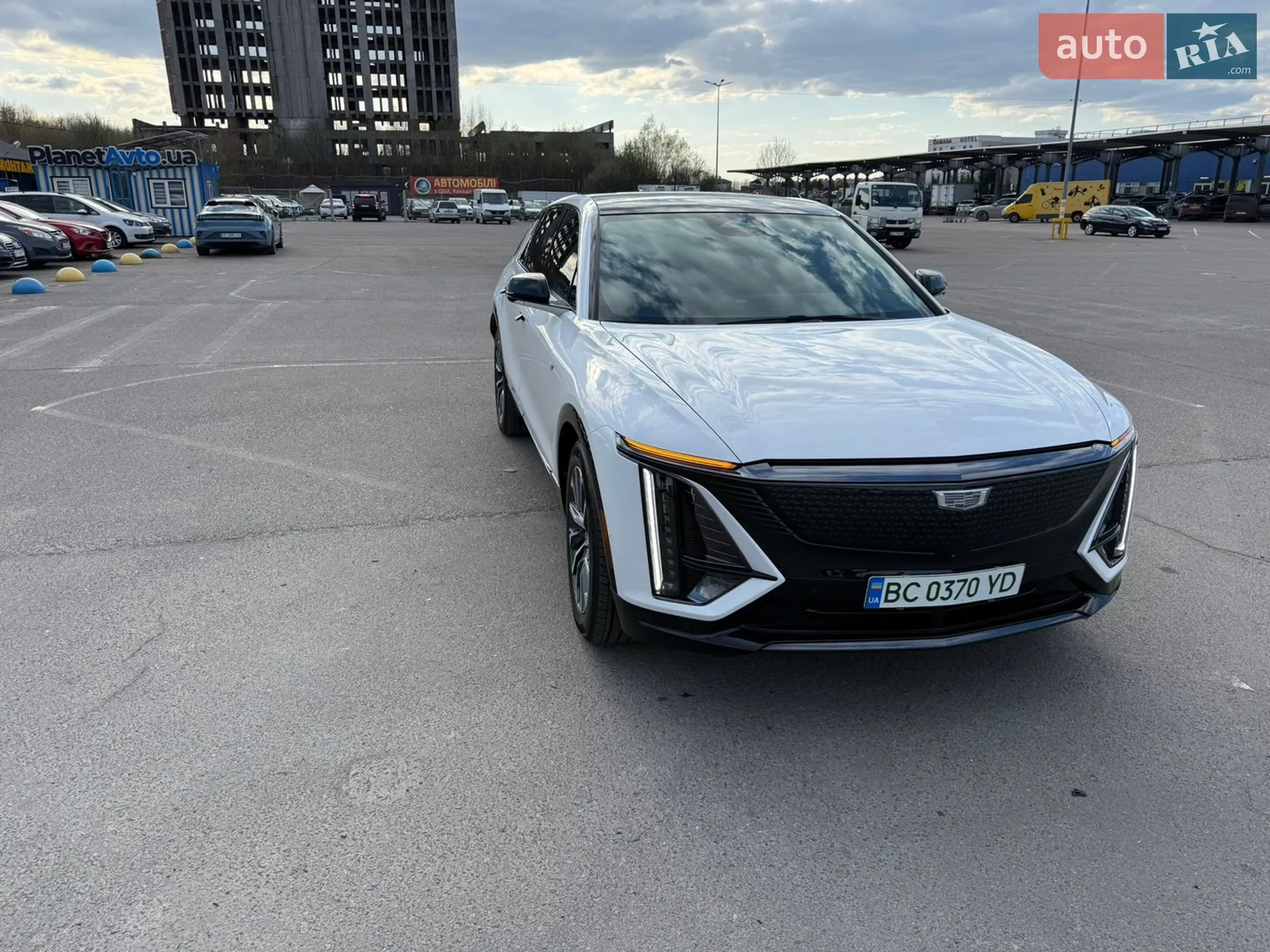 2024 Cadillac Lyriq - мініатюра 2