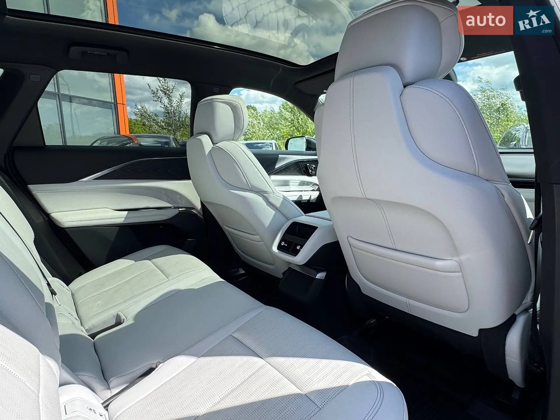 2024 Cadillac Lyriq - мініатюра 14