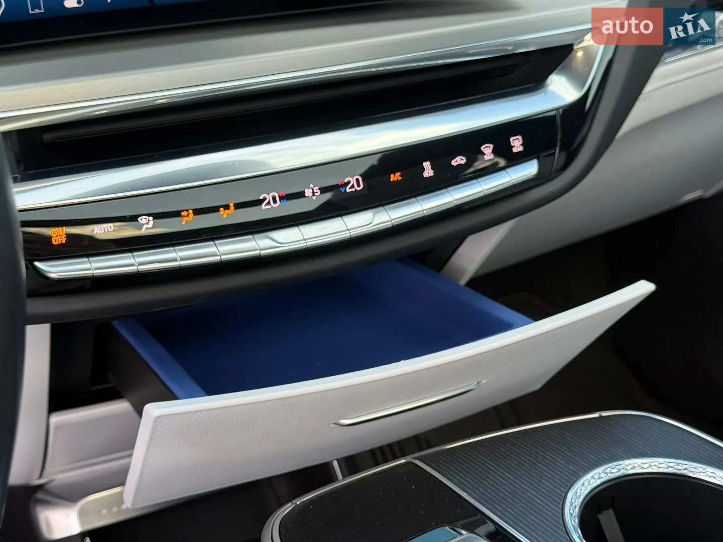 2024 Cadillac Lyriq - мініатюра 16