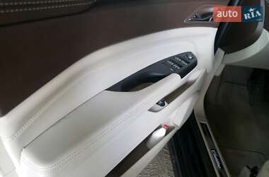Внедорожник / Кроссовер Cadillac SRX 2014 в 