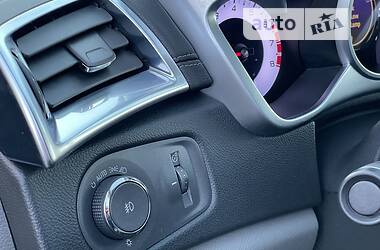 Внедорожник / Кроссовер Cadillac SRX 2010 в 