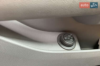 Внедорожник / Кроссовер Cadillac SRX 2011 в 